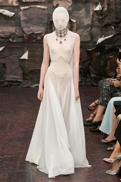 Look 37
